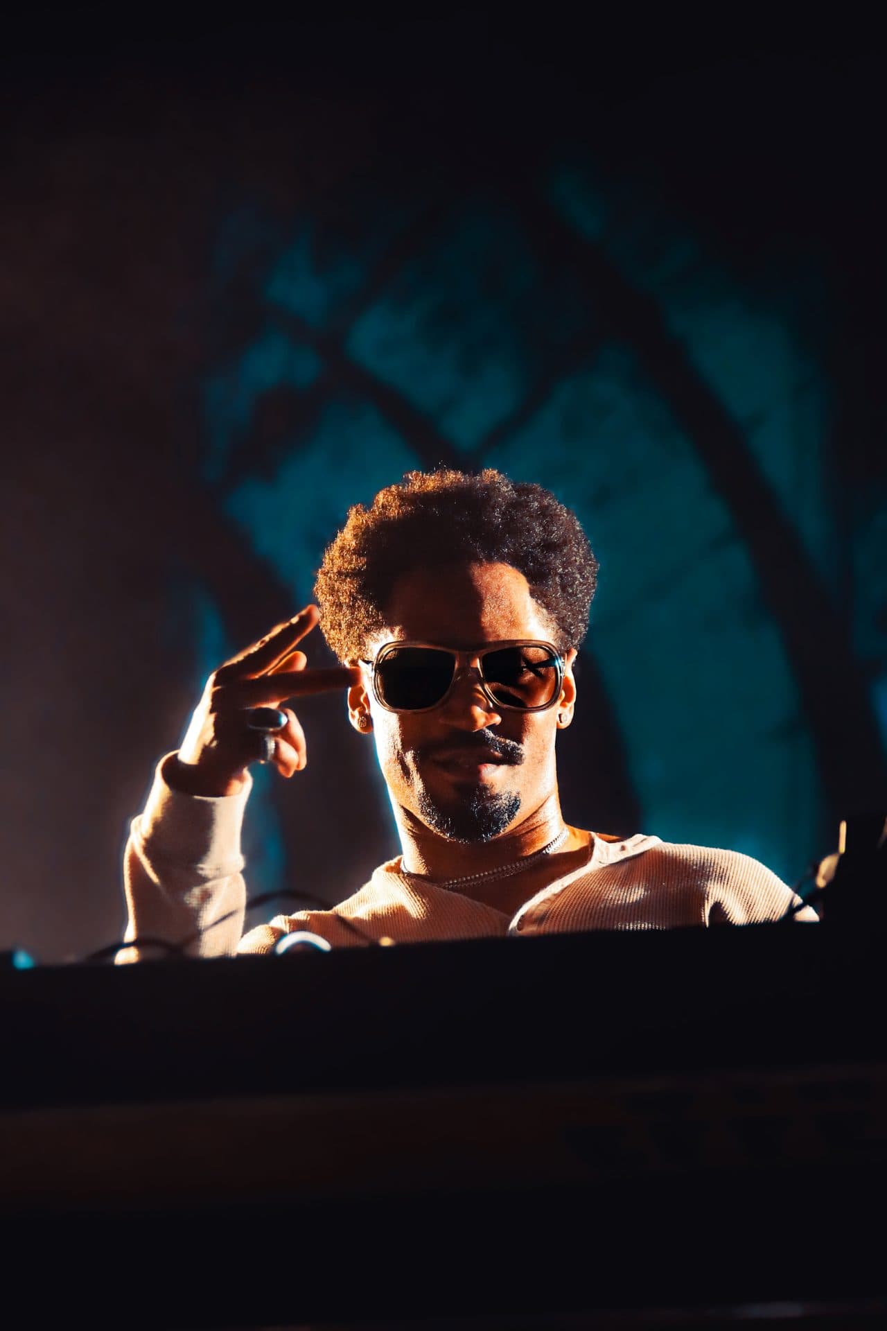 2025-11-17, 21 00 01